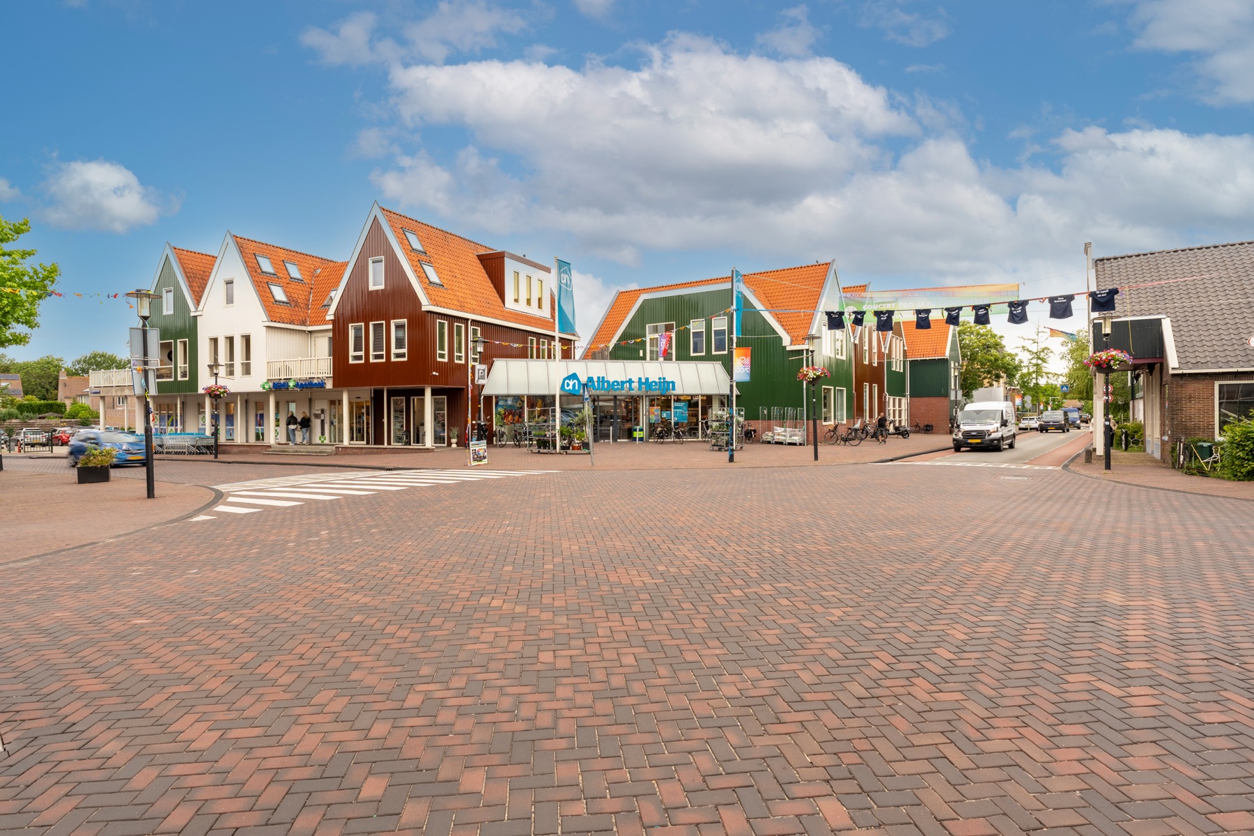 Plein in het centrum van Landsmeer, Albert Heijn om de hoek