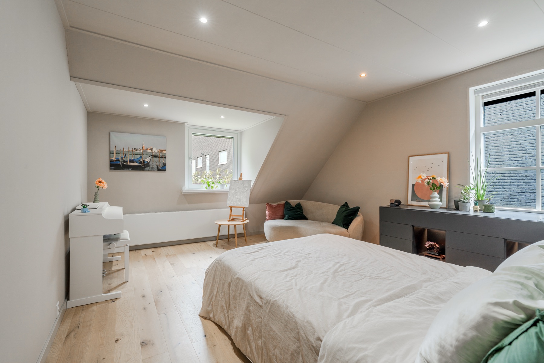Slaapkamer onder de kap, aan de tuin