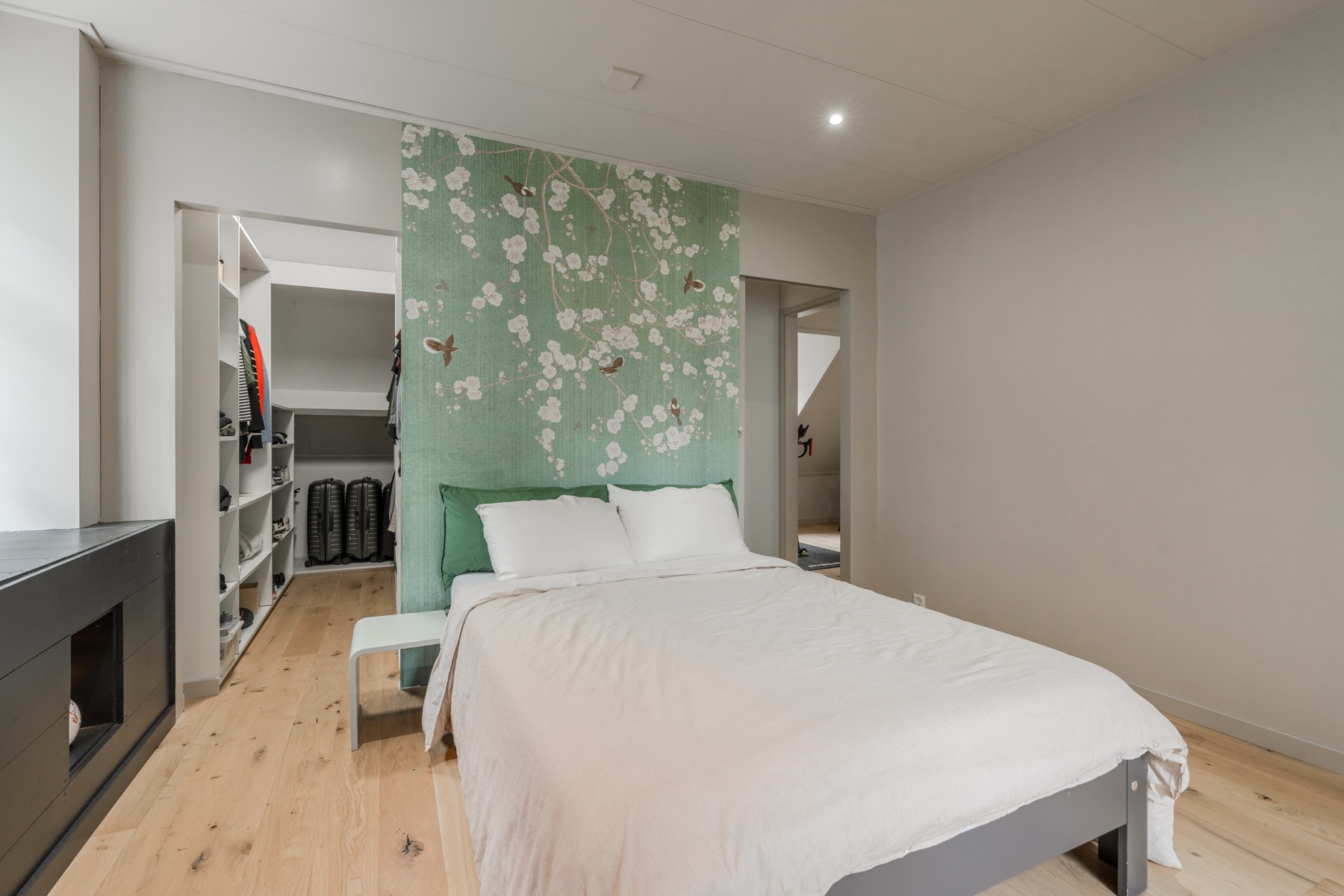 Hoofdslaapkamer met inloopkast